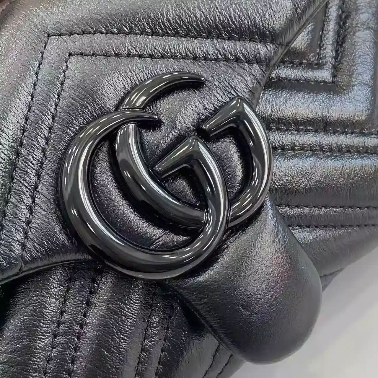 Gucci Black Marmont GG Supreme Canvas Crossbody Bag product photo from LabelPicks