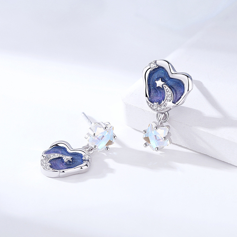 Original heart-shaped starry sky earrings for women, made of 925 sterling silver, with a high-end feel, perfect for summer, featuring an Instagram-inspired enamel and resin design