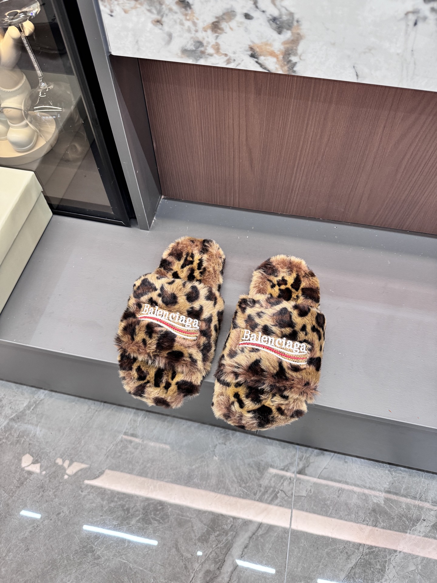 0411 New Breathable Loose Home Couple Logo Slippers