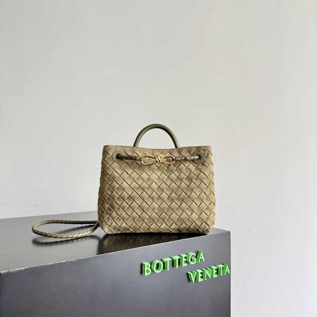 Bottega Veneta White Andiamo Intrecciato Woven Leather Top Handle Bag product photo from LabelPicks