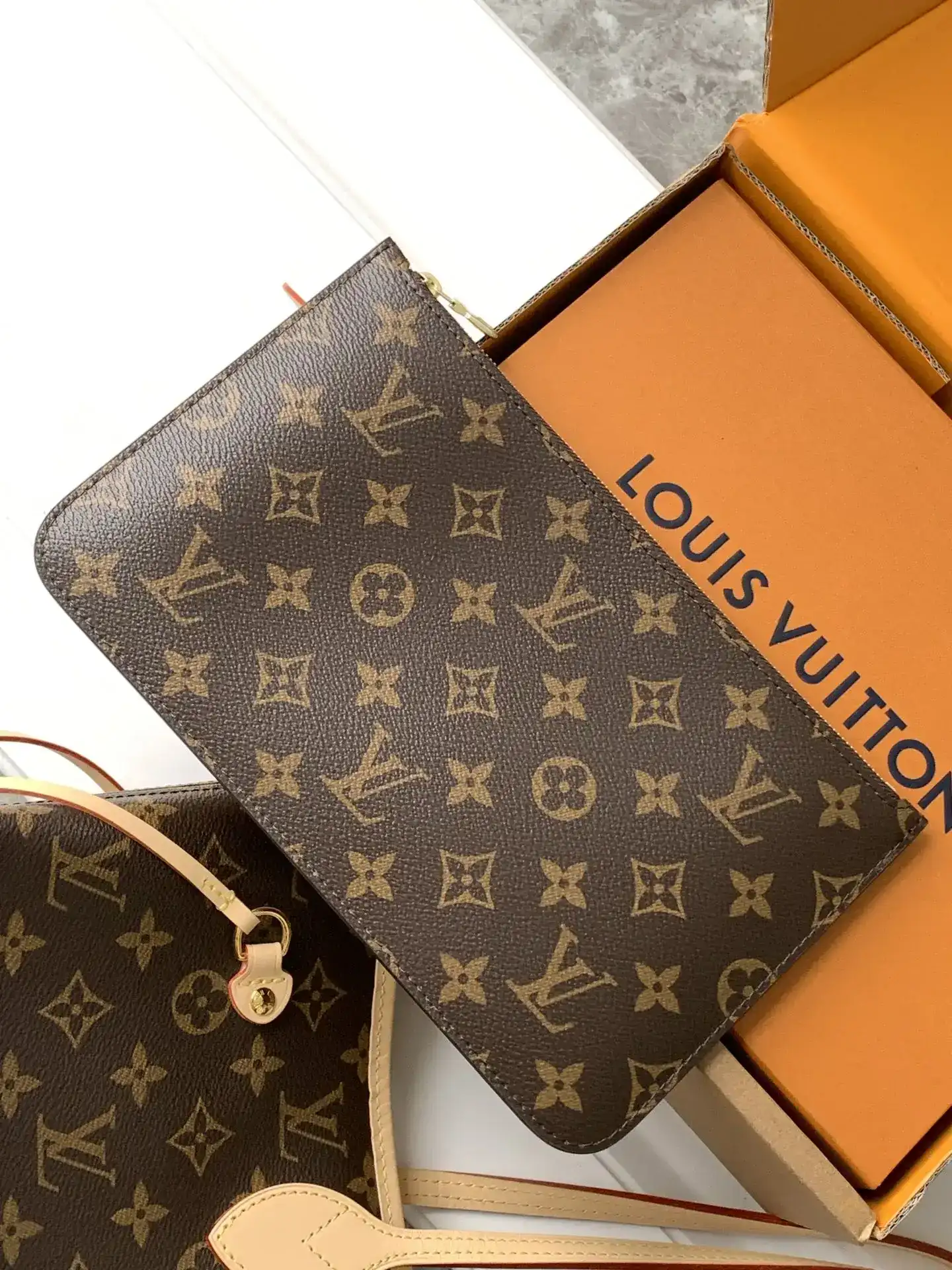 Louis Vuitton Neverfull Tote Bag product photo from LabelPicks