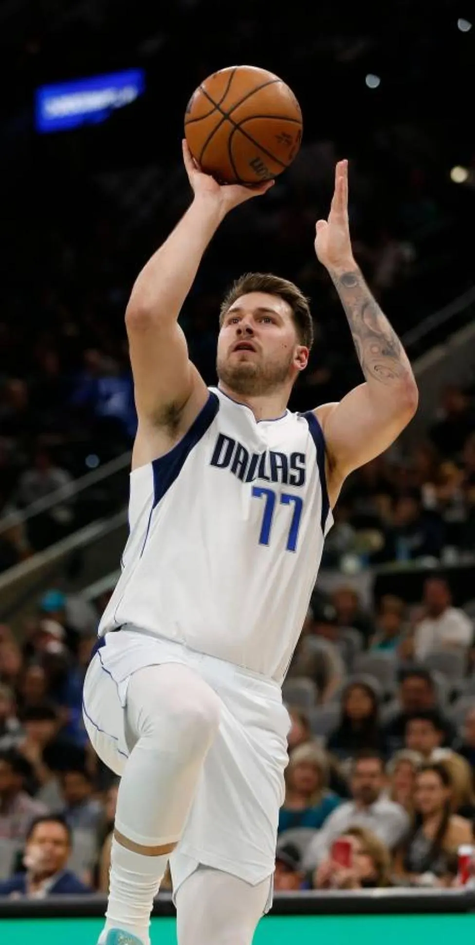 Luka Doncic SIGNED Don膷i膰 Signature Dallas Mavericks White Shirt/Jersey - COA - 21/22