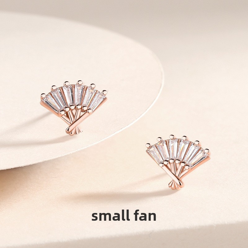 Korean-style fashionable small fan earrings, trendy geometric fan-shaped earrings, unique design, versatile, and popular on Instagram