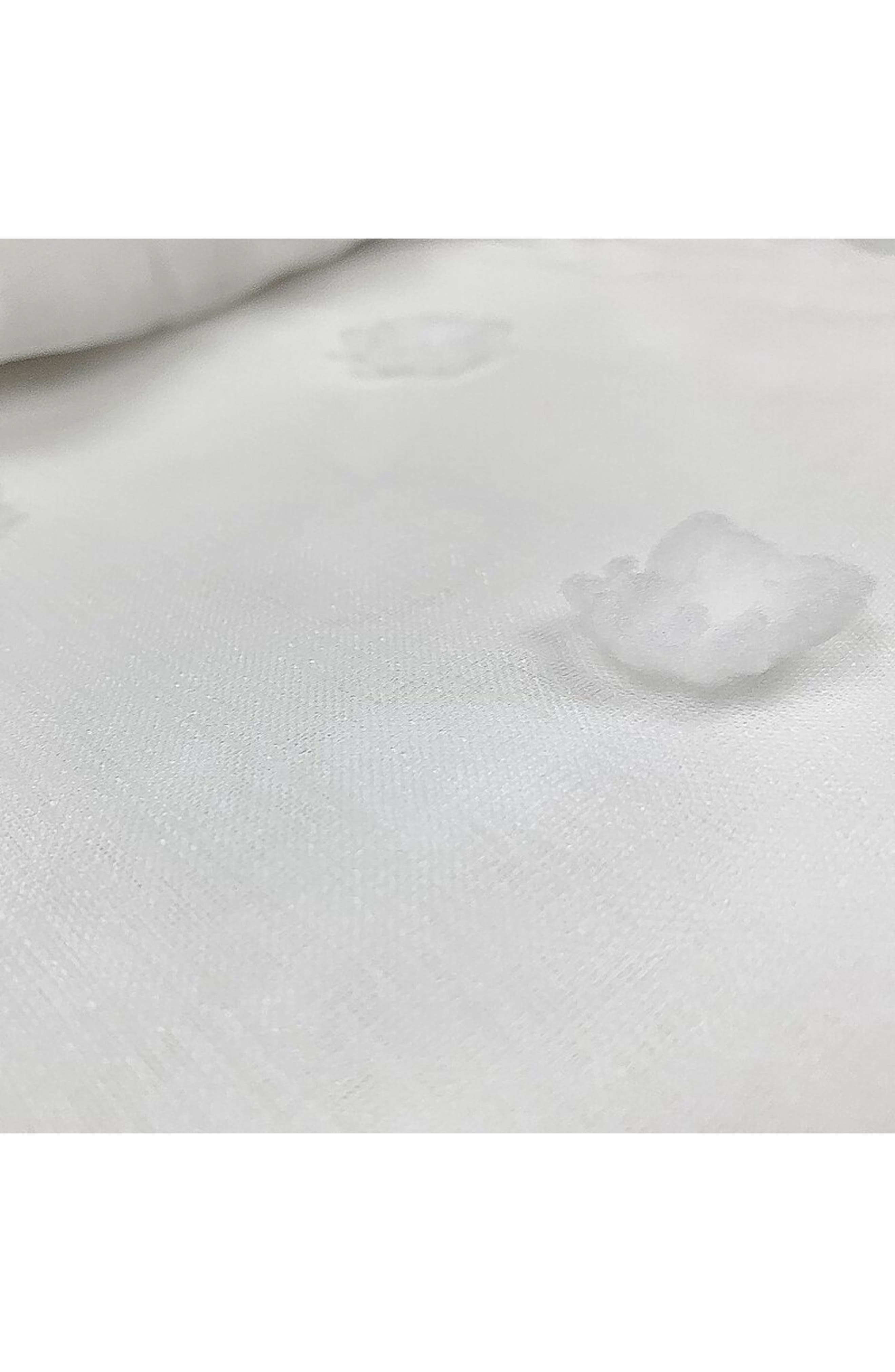 DAINTY HOME Snowball Shower Curtain