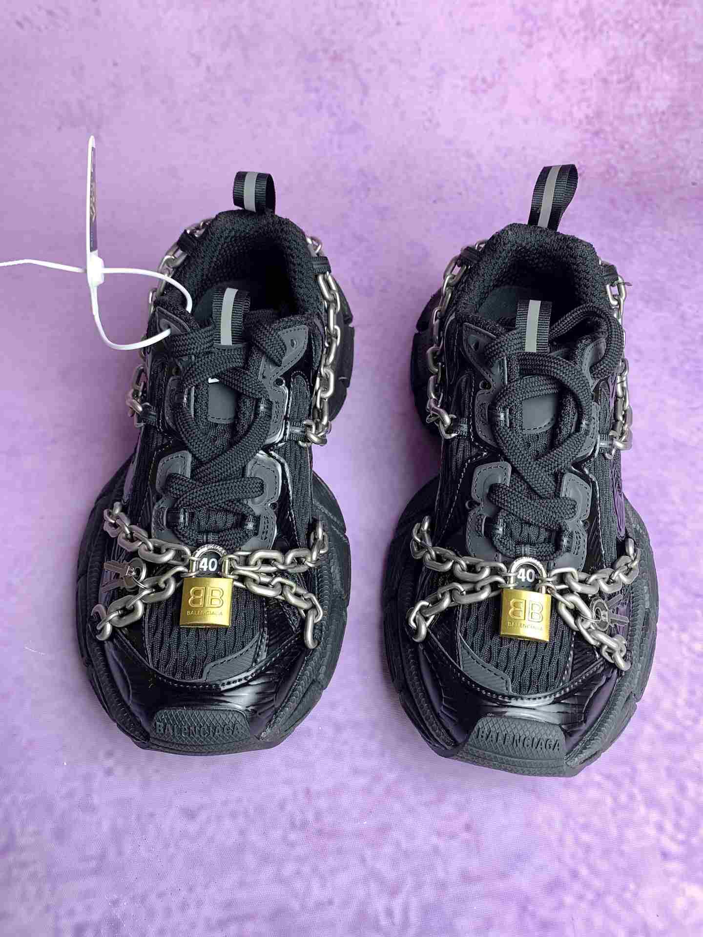 3XL Chain Sneaker in Black
