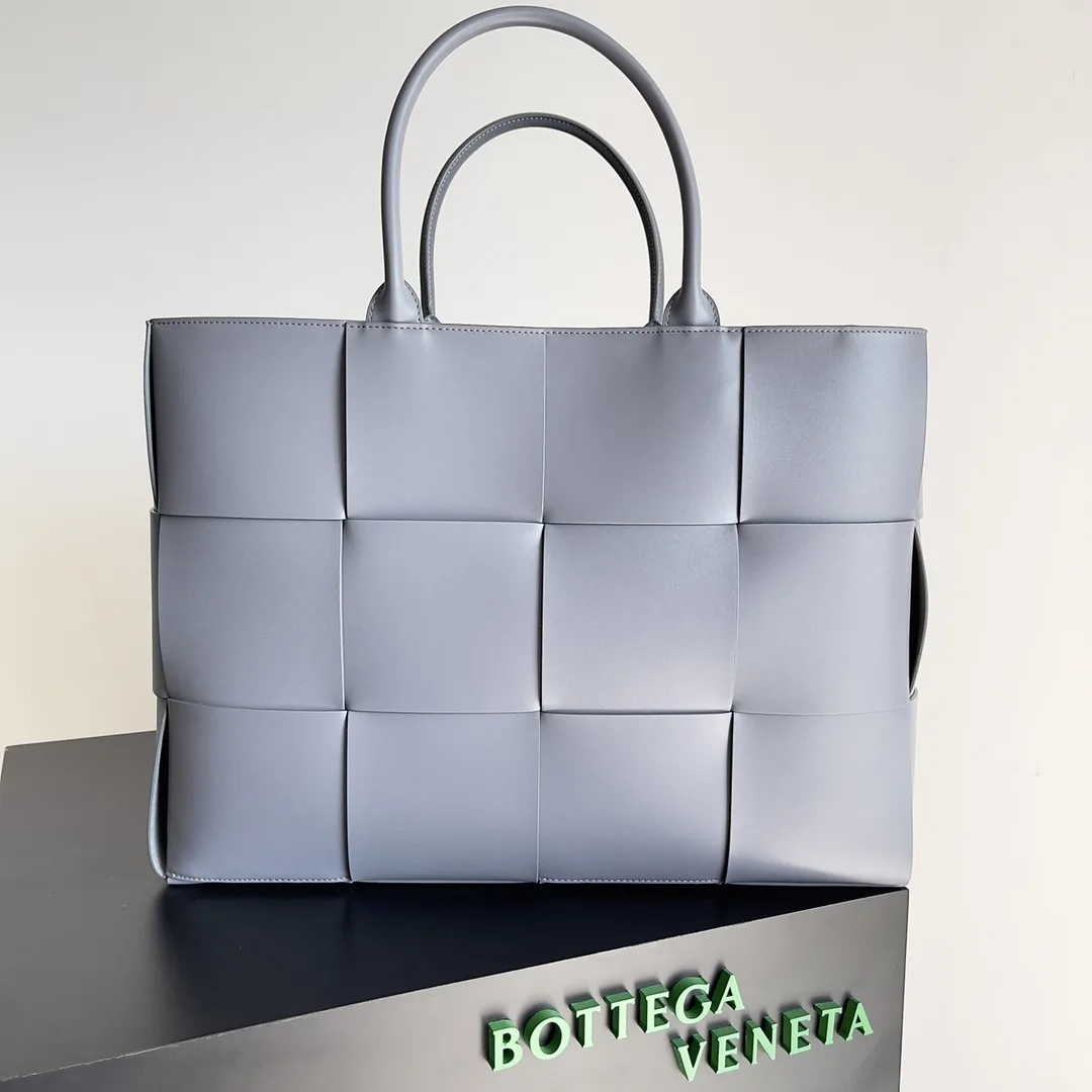 Bottega Veneta Shopper Tote Bag product photo from LabelPicks
