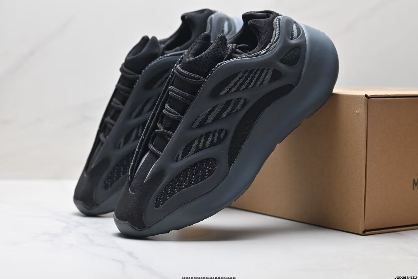 YEEZY 700V3V Black