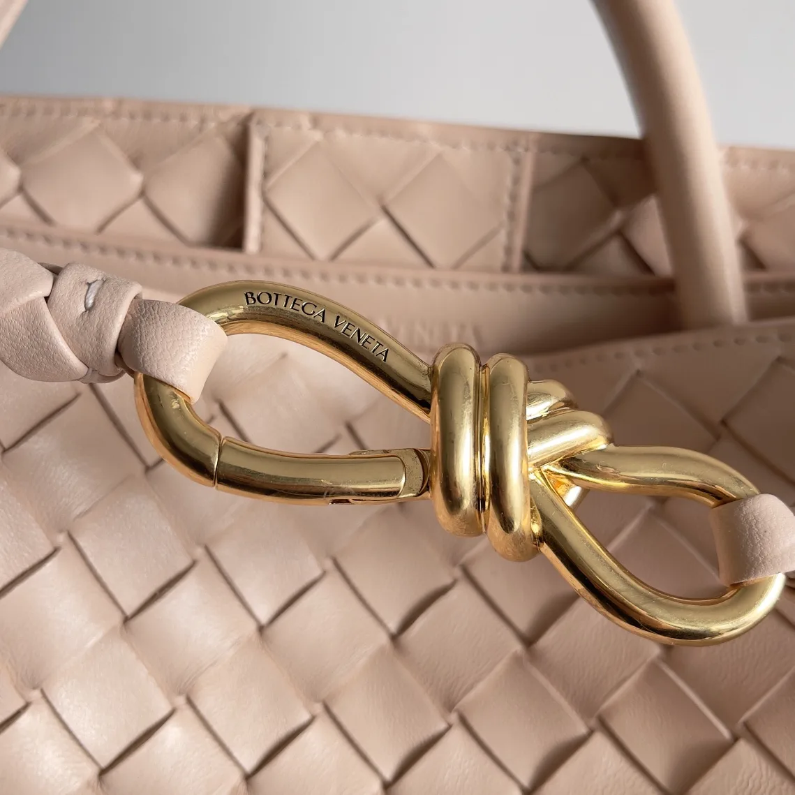 Bottega Veneta White Andiamo Intrecciato Woven Leather Top Handle Bag product photo from LabelPicks