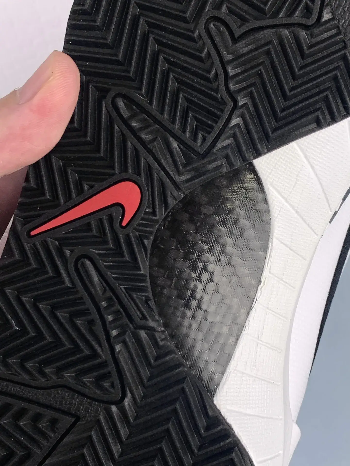 Kobe IV Protro “Mambacita” Basketball Shoes product photo from LabelPicks