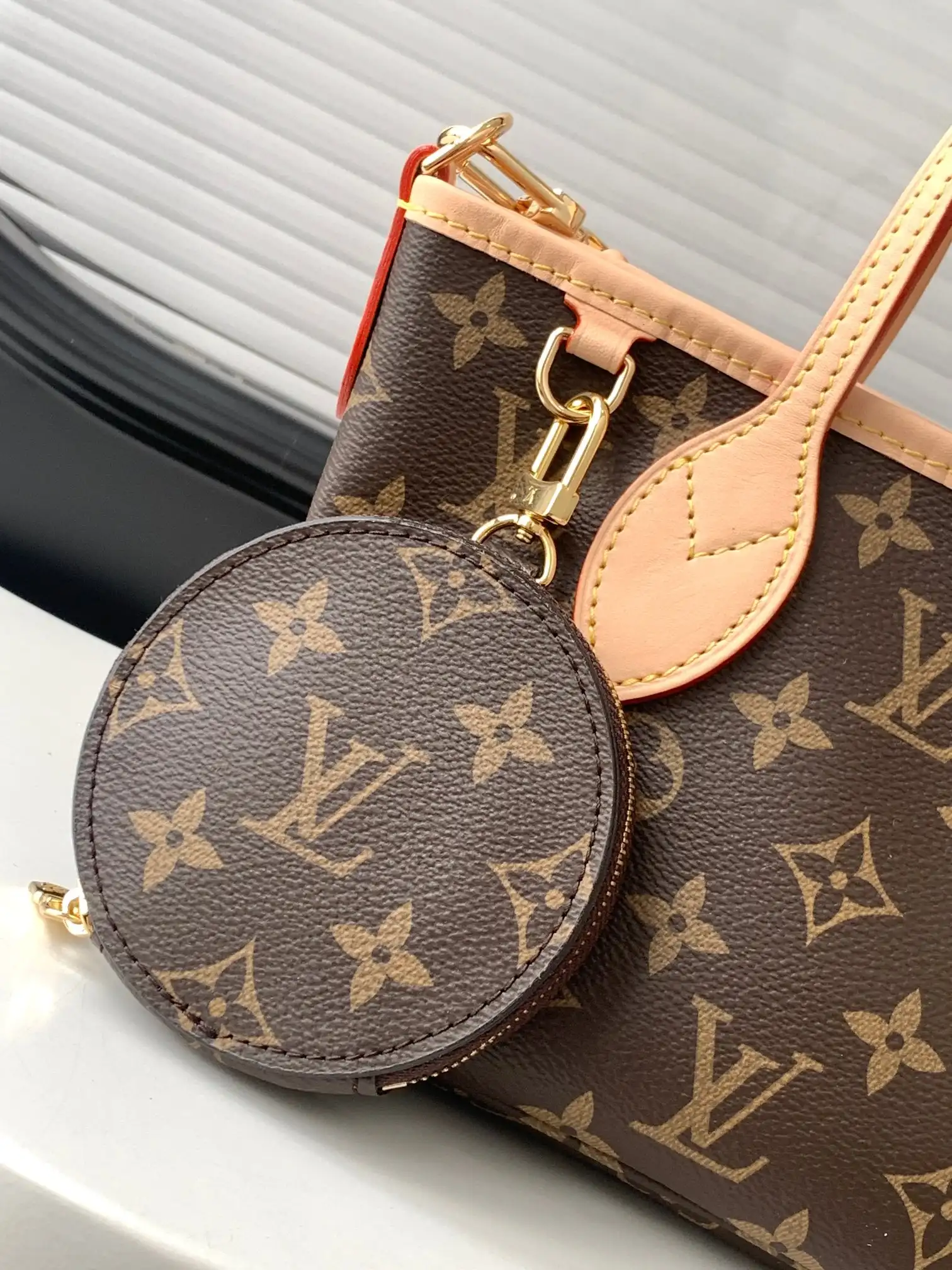 Louis Vuitton Neverfull Top Handle Bag product photo from LabelPicks