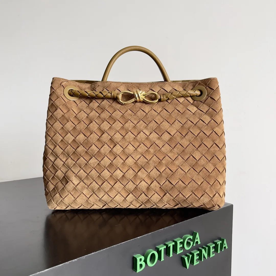 Bottega Veneta White Andiamo Intrecciato Woven Leather Top Handle Bag product photo from LabelPicks