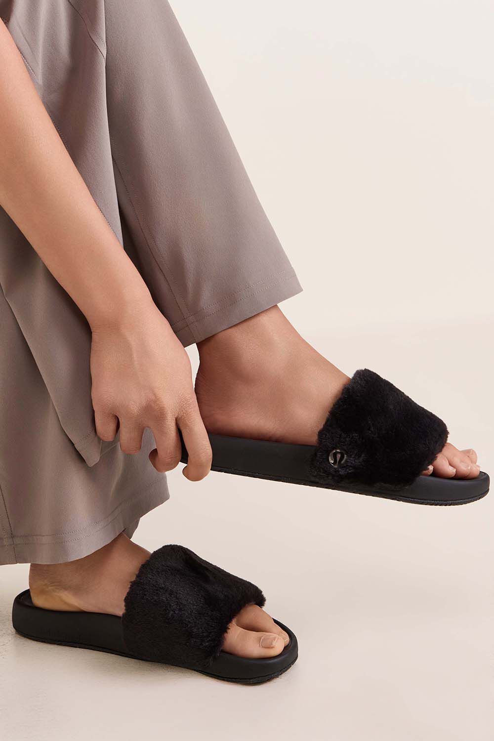LULULEMON Restfeel Faux Fur Slide