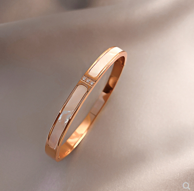 Shell bracelet female hand jewelry high sense simple personality minority design feeling Bracelet