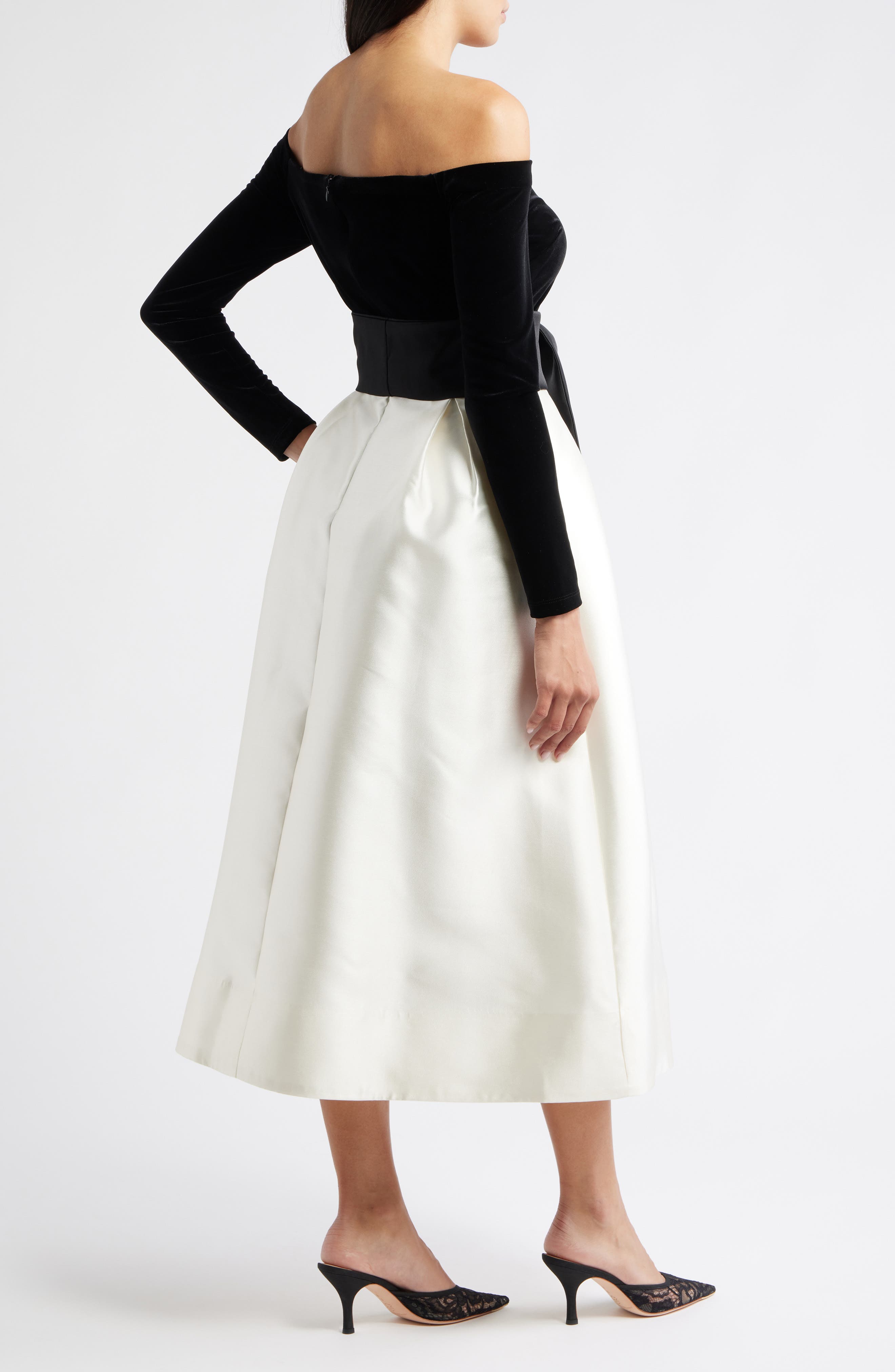 Julia Jordan Off the Shoulder Long Sleeve Velvet Cocktail Midi Dress