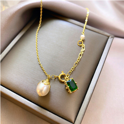 Emerald Pearl Pendant Necklace Female Minority design sense clavicle chain simple cool air high-level sense