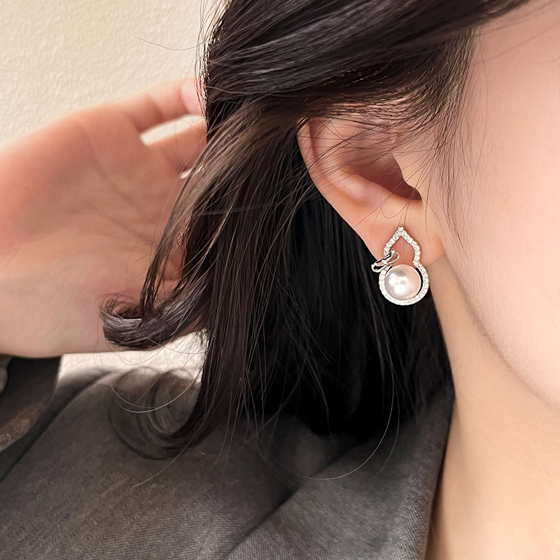 Ins-style bowknot gourd pearl earrings, 925 sterling silver, retro, new Chinese style, light luxury, high-end, geometric hollow design