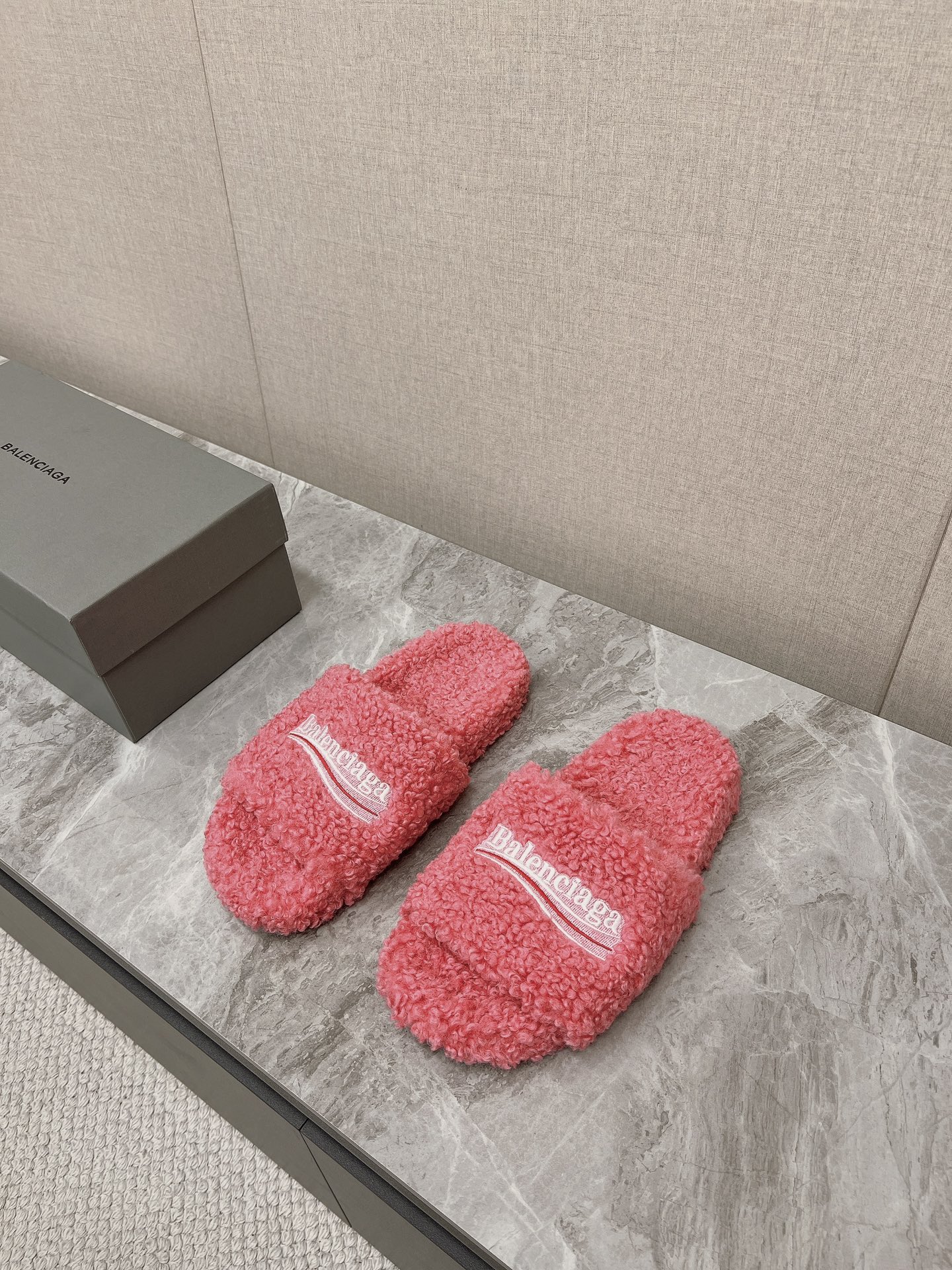 0411 New Breathable Loose Home Couple Logo Slippers