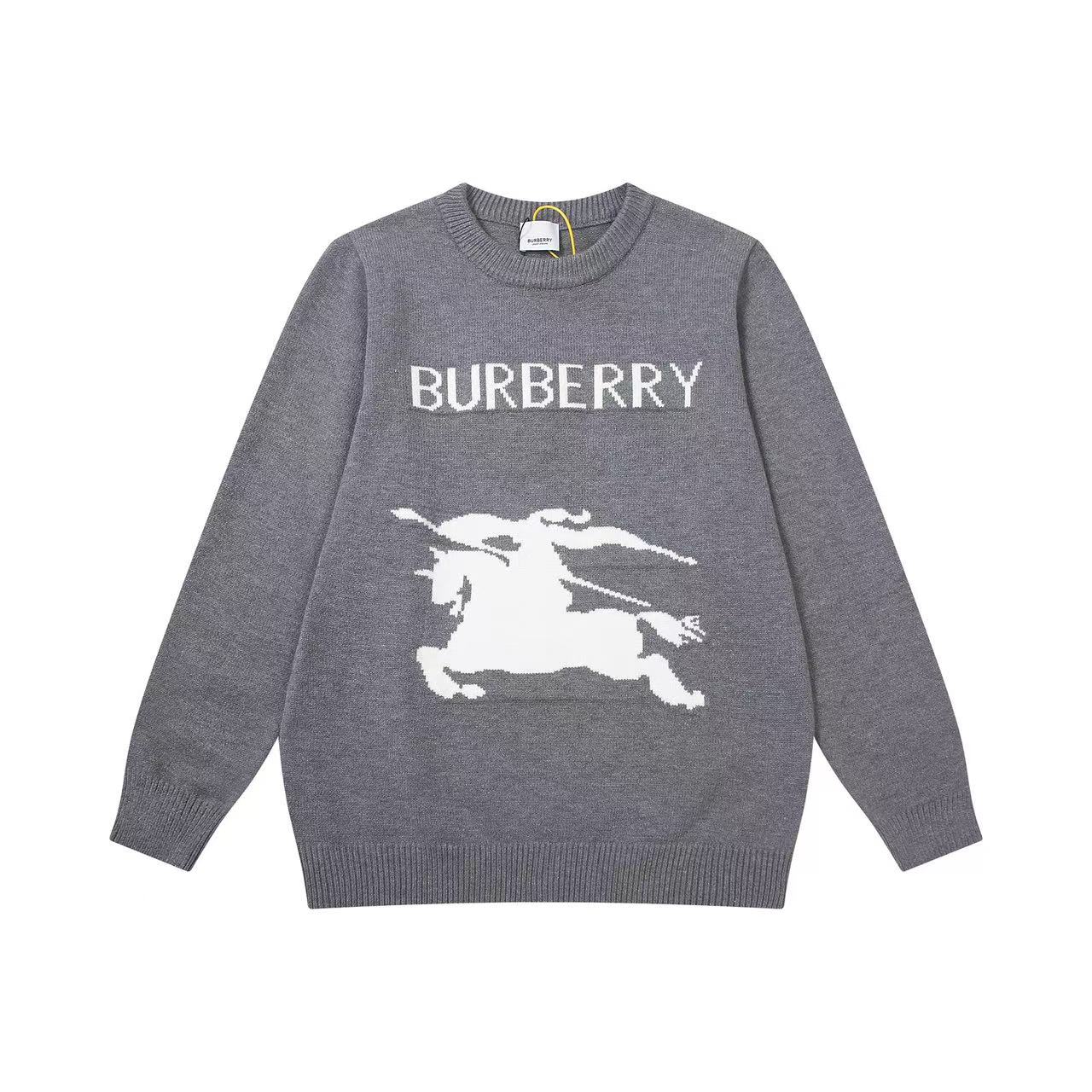 1224 Bee print V-neck sweater