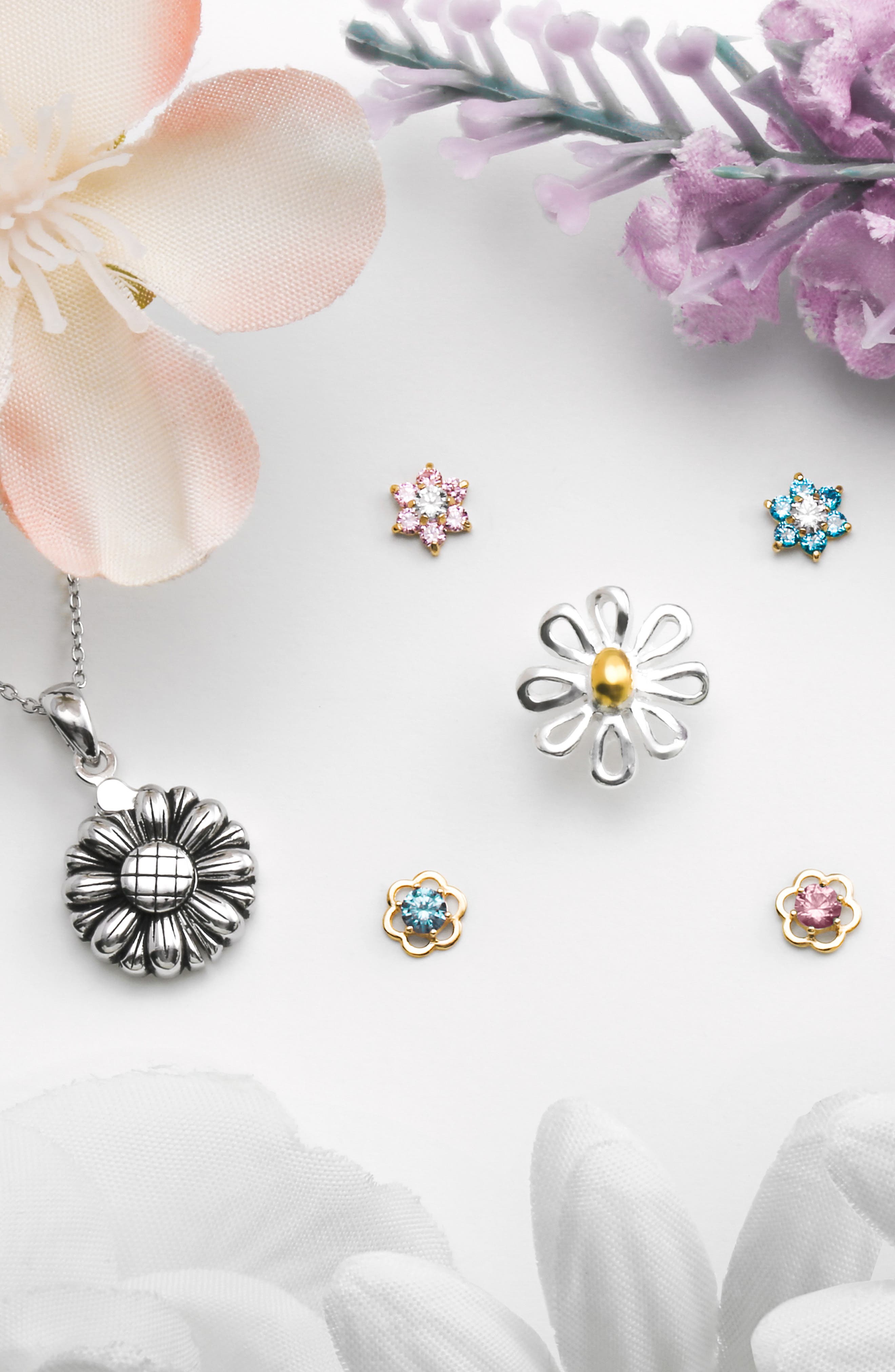 BLING JEWELRY Daisy Flower Stud Earrings