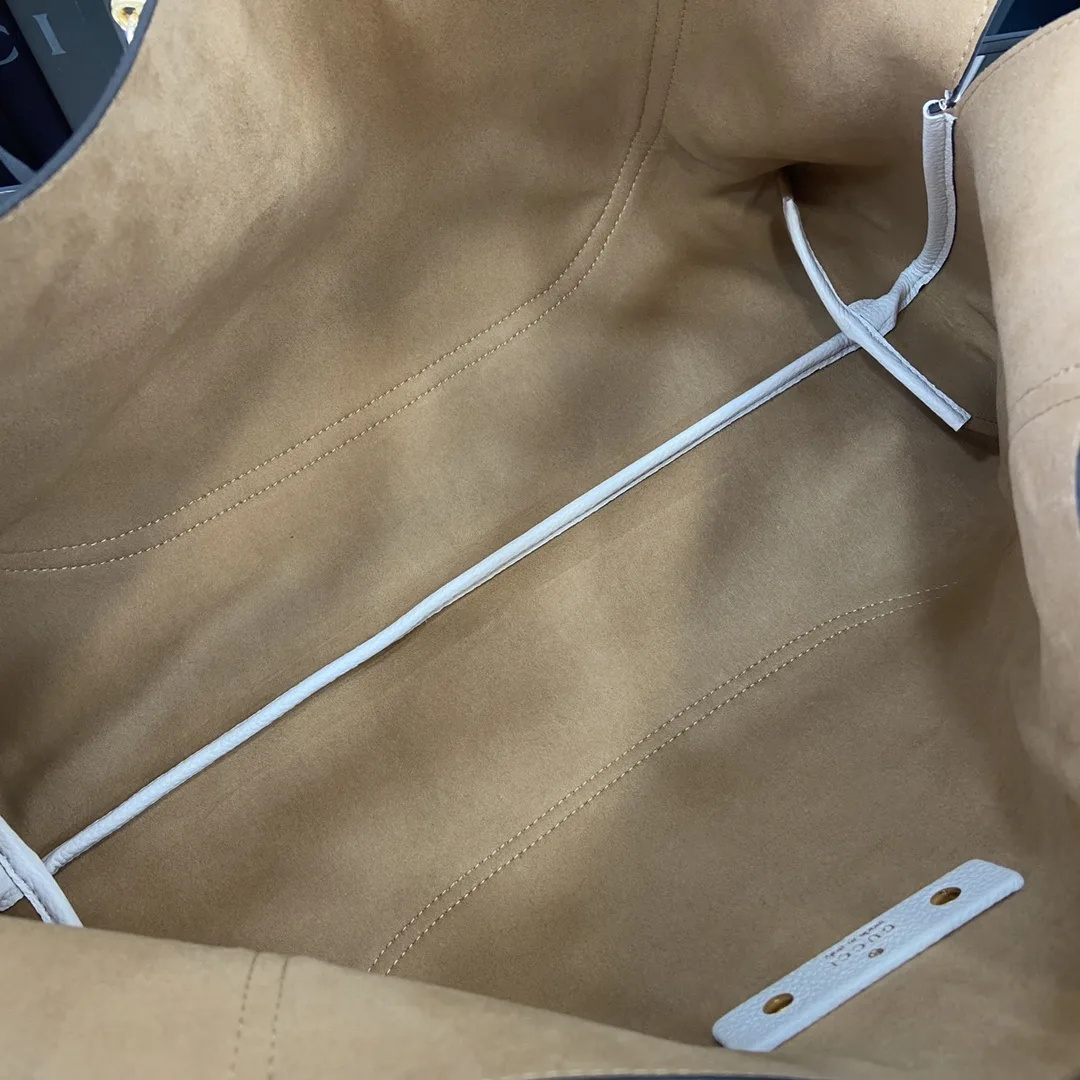 Gucci White Grained Leather Shoulder Bag product photo from LabelPicks