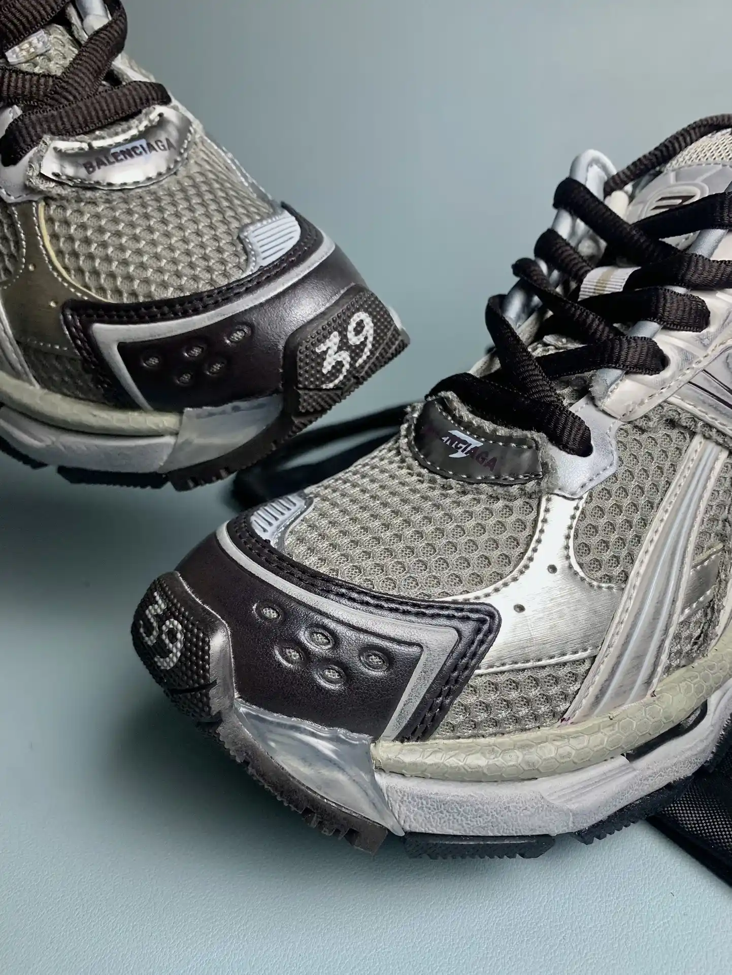 Runner Sneaker 'Dark Grey Black' product photo from LabelPicks