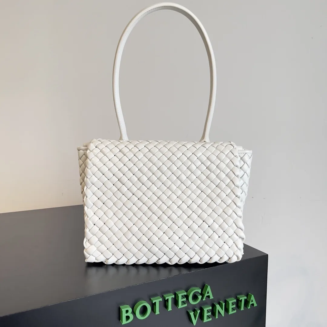 Bottega Veneta Carryall Tote Bag product photo from LabelPicks