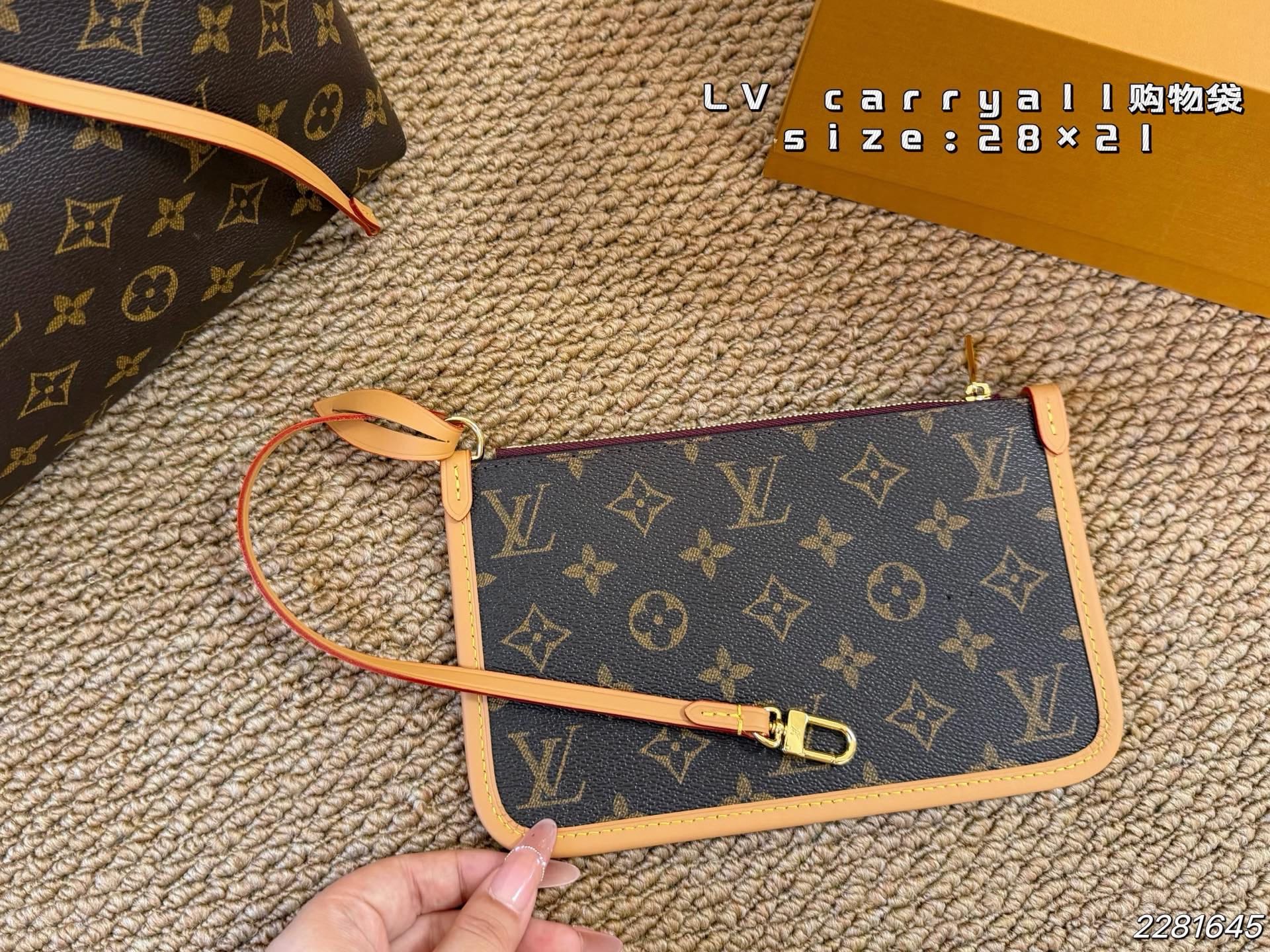 LV  Carryall tote bag