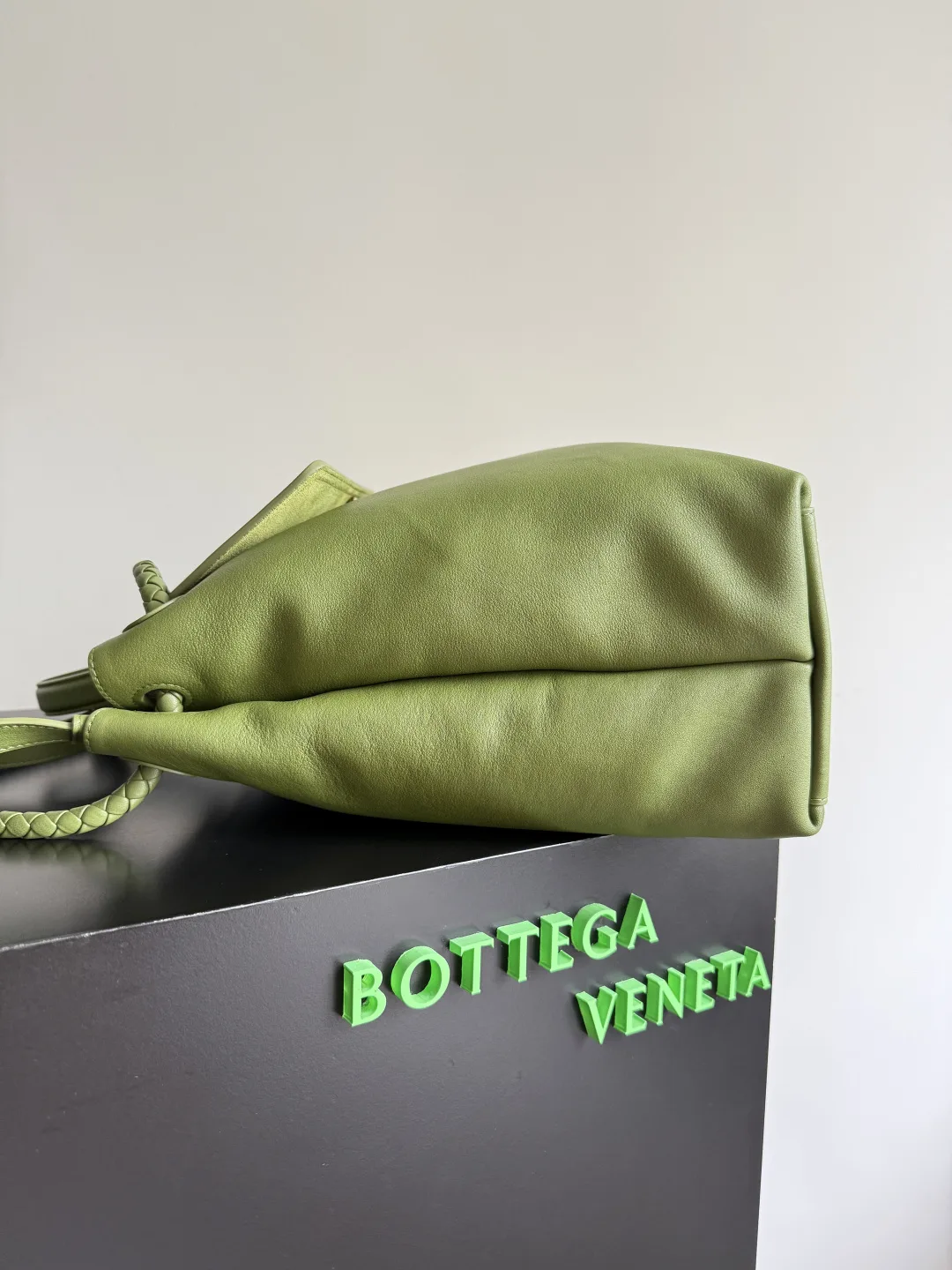 Bottega Veneta Intrecciato Woven Leather Knot Top Handle Bag product photo from LabelPicks