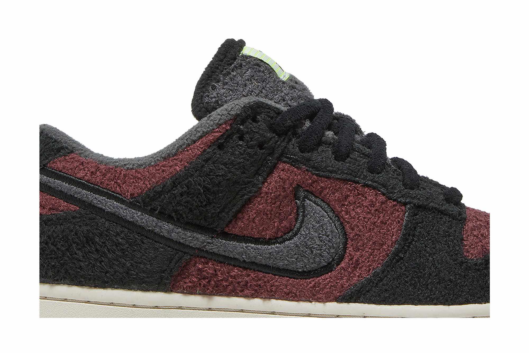 Nike Dunk Low SE ‘Fleece – Burgundy Crush’ DQ7579-600