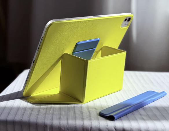 Zoyu Magnetic iPad Standing Case Brand New and Glass Protector - GreshamTech