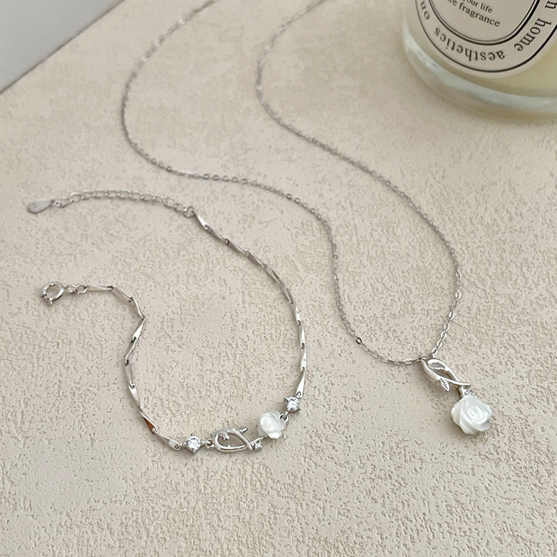 Original thorn rose bracelet for women, made of pure silver, featuring a forest-inspired design, delicate and fresh, with mother-of-pearl flower accents, a unique and high-end piece of jewelry