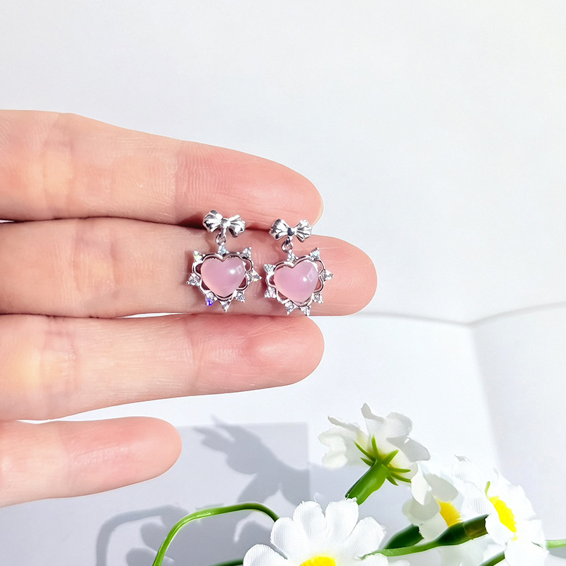 Heart-shaped bow earrings for women, pure silver, summer Korean version, ins niche design earrings, fashionable commuter ear accessories