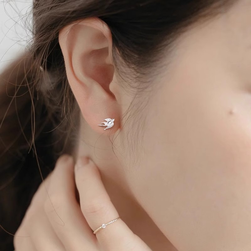 S999 pure silver swallow earrings, vintage and artistic, with a delicate screw-back design, featuring a unique bird motif