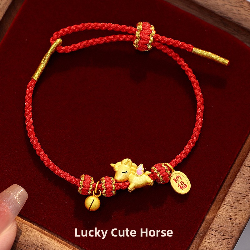 Original design: A lucky charm bracelet featuring a cute horse motif, with a red string, pure silver, and a zodiac horse design for the Year of the Horse, along with a traditional gold-plated flying unicorn charm