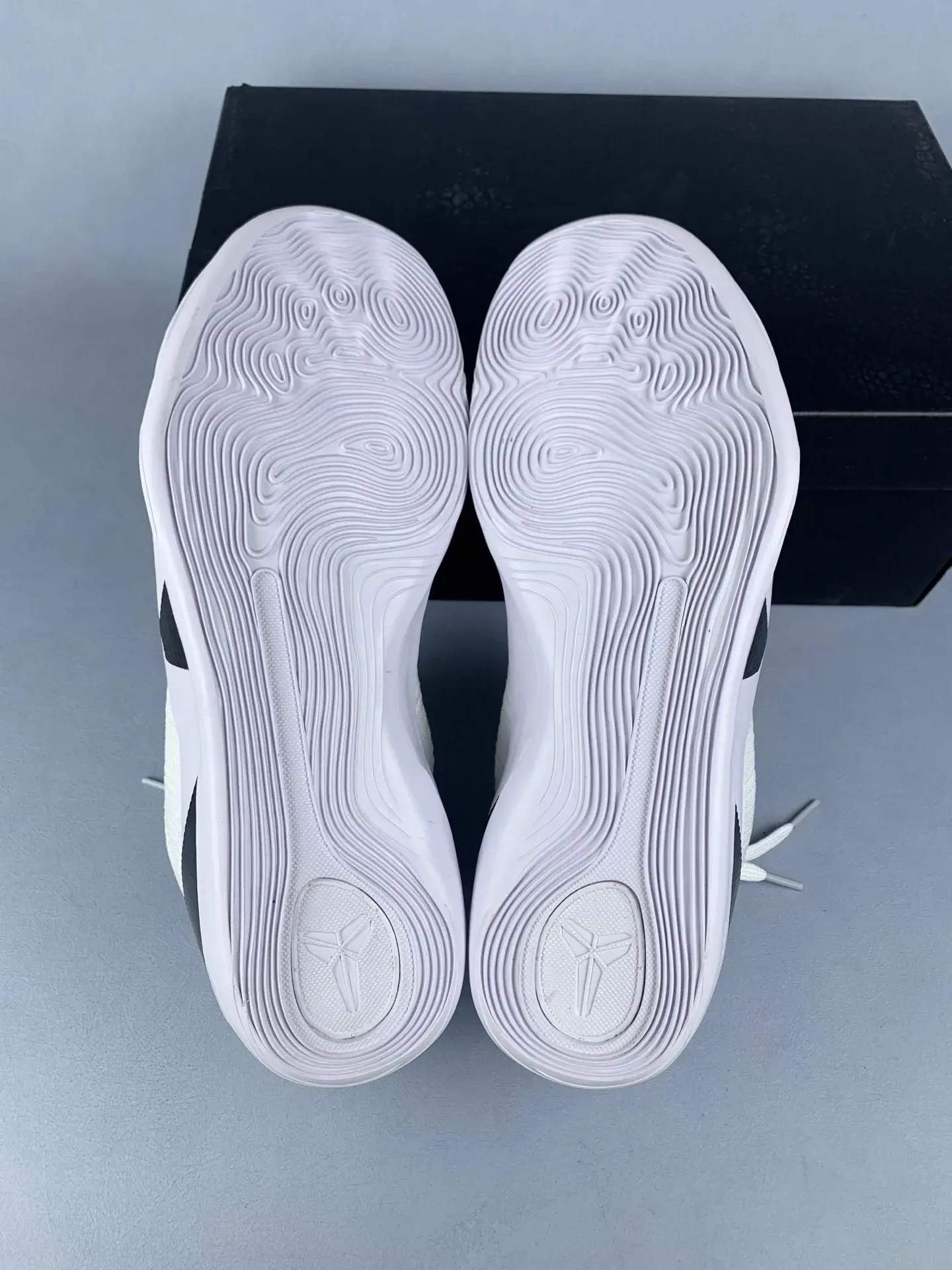 Kobe 9 Elite Low Protro “Halo” Basketball Shoes product photo from LabelPicks