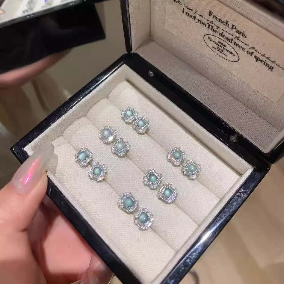 S925 sterling silver square-shaped jade earrings, a versatile new Chinese-style design, featuring a square shape, a vibrant green color, and delicate cubic zirconia embellishments
