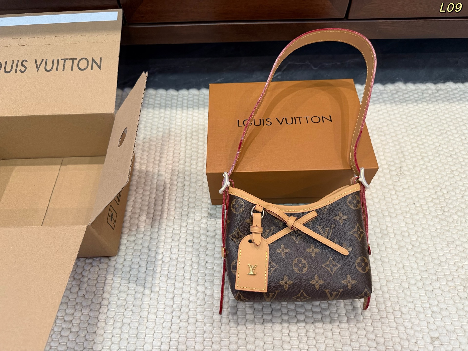 LV Nano Carryall​​