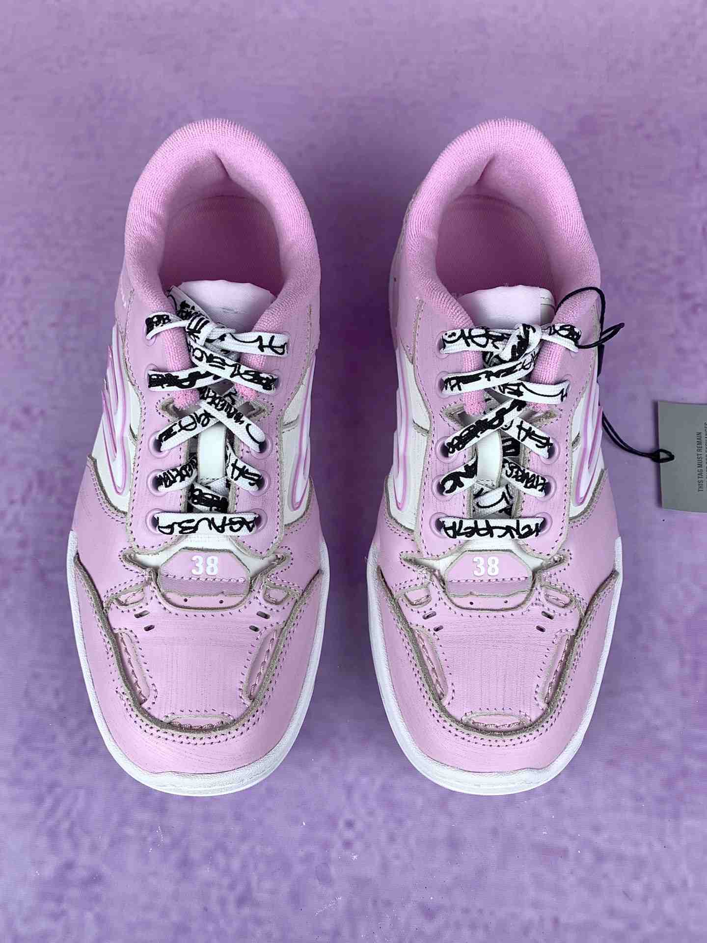 Balenciaga Hamptons Medium Worn-Out Sneaker