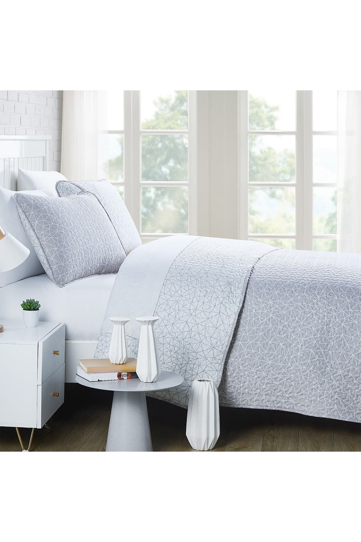 SOUTHSHORE FINE LINENS Geometric Maze Oversized Quilt Sets