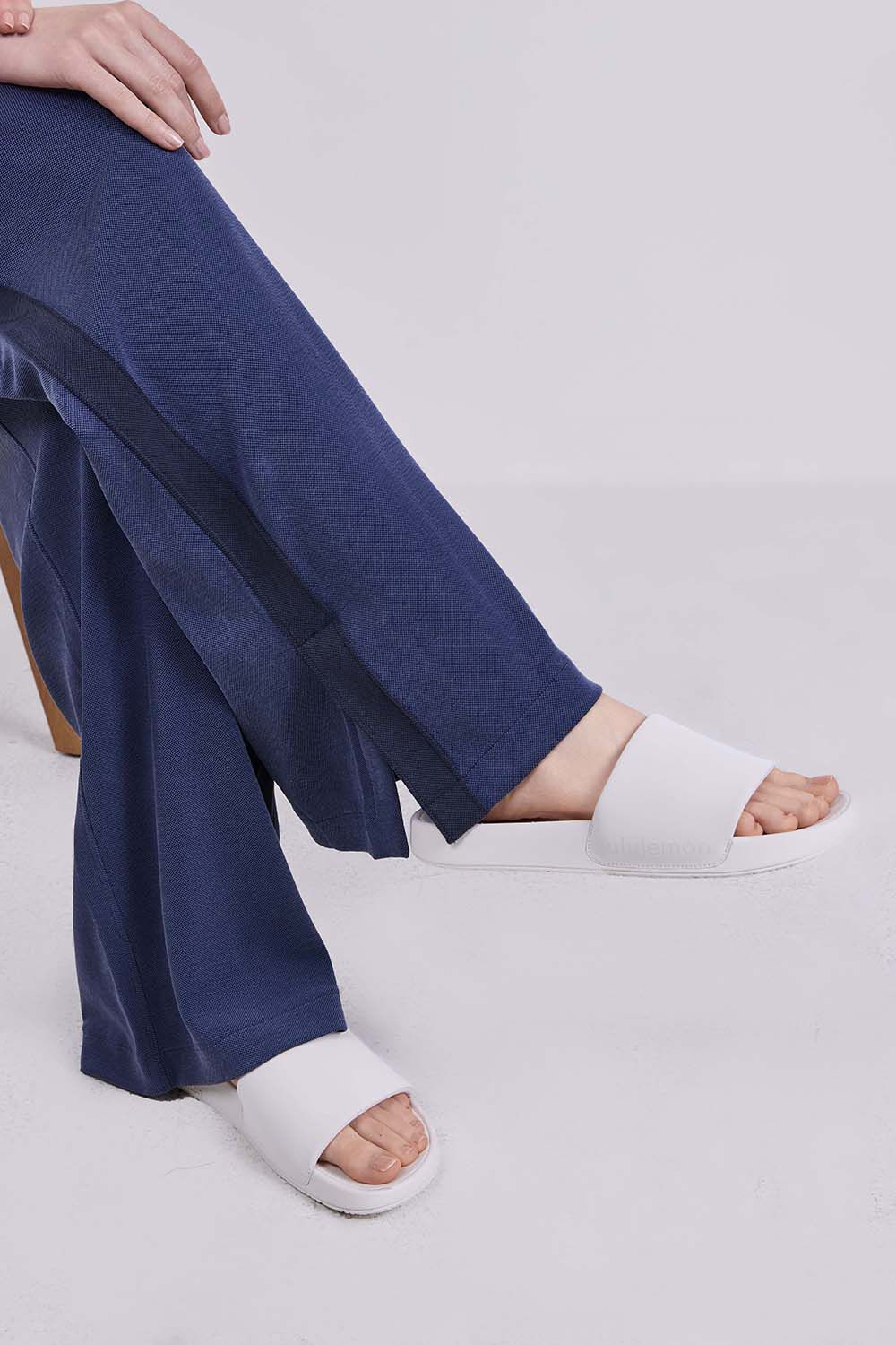 LULULEMON RestFeel Slide