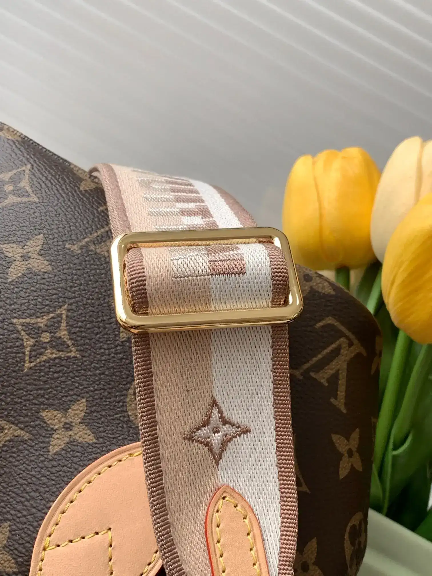 Louis Vuitton Neverfull Top Handle Bag product photo from LabelPicks