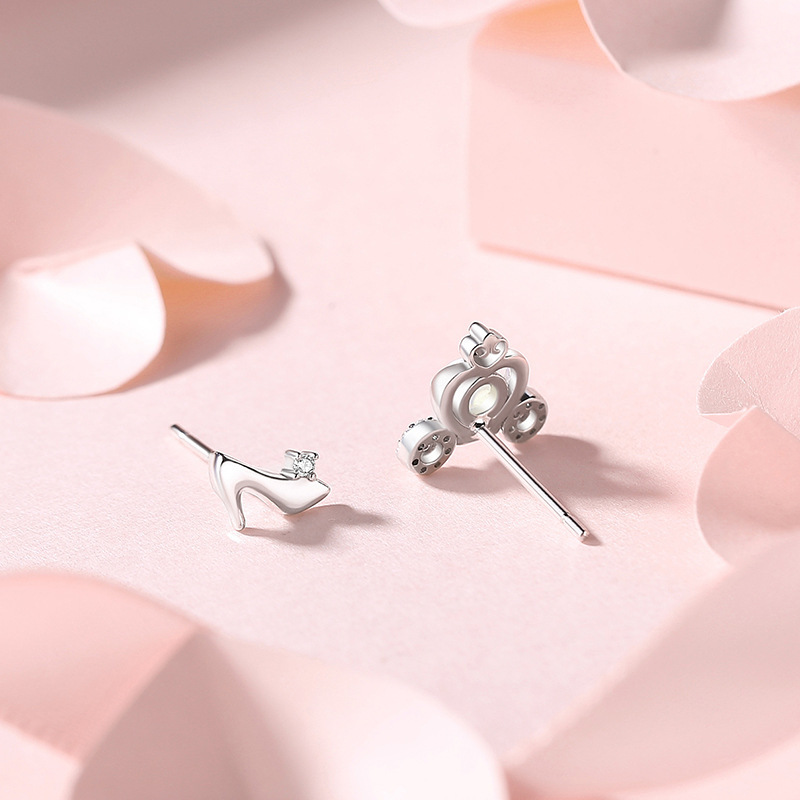 Original crystal shoe pumpkin carriage earrings for women, made of pure silver, in a Korean style, fashionable, elegant, fresh, and trendy, with cubic zirconia accents