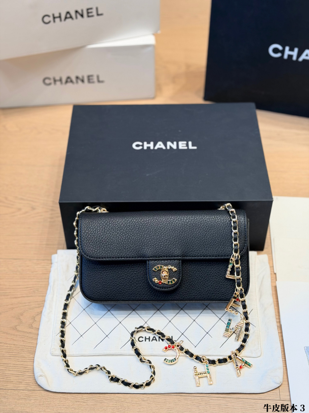 Chanel single shoulder chain bag