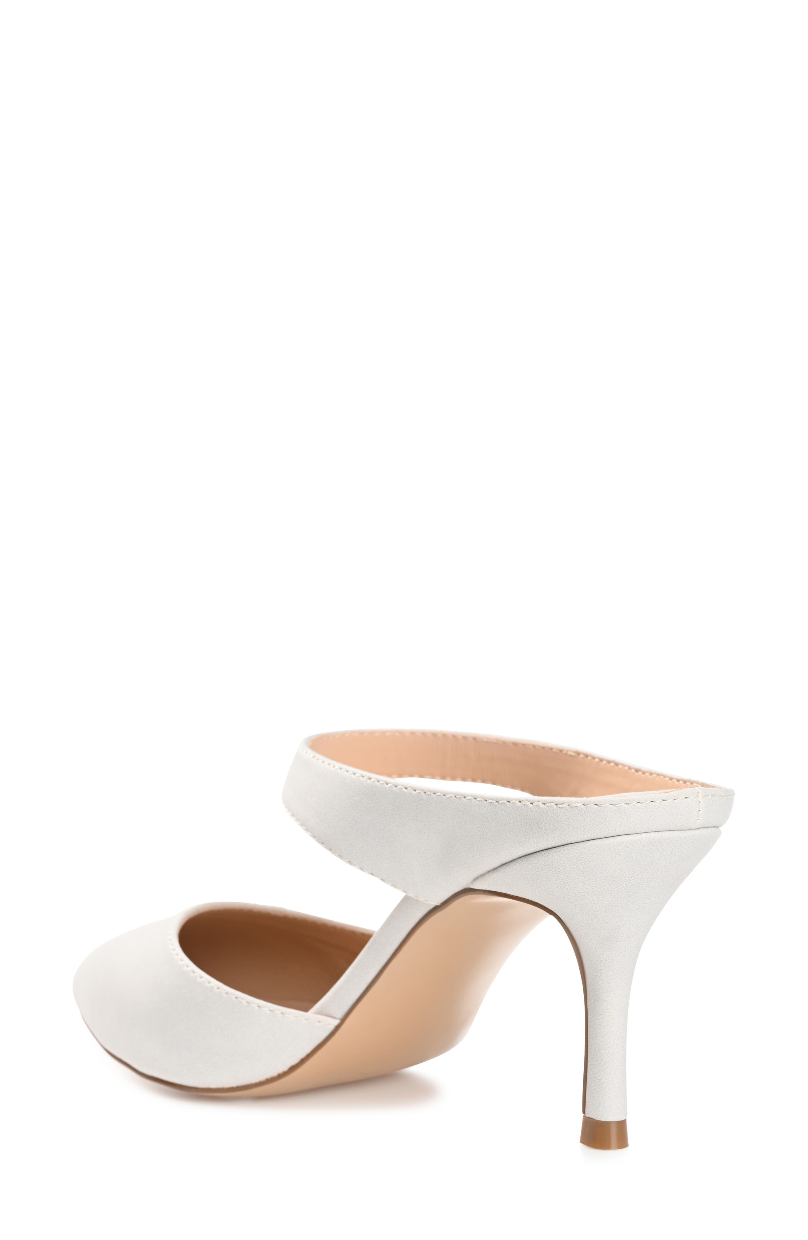 Journee Collection Maevali Pump