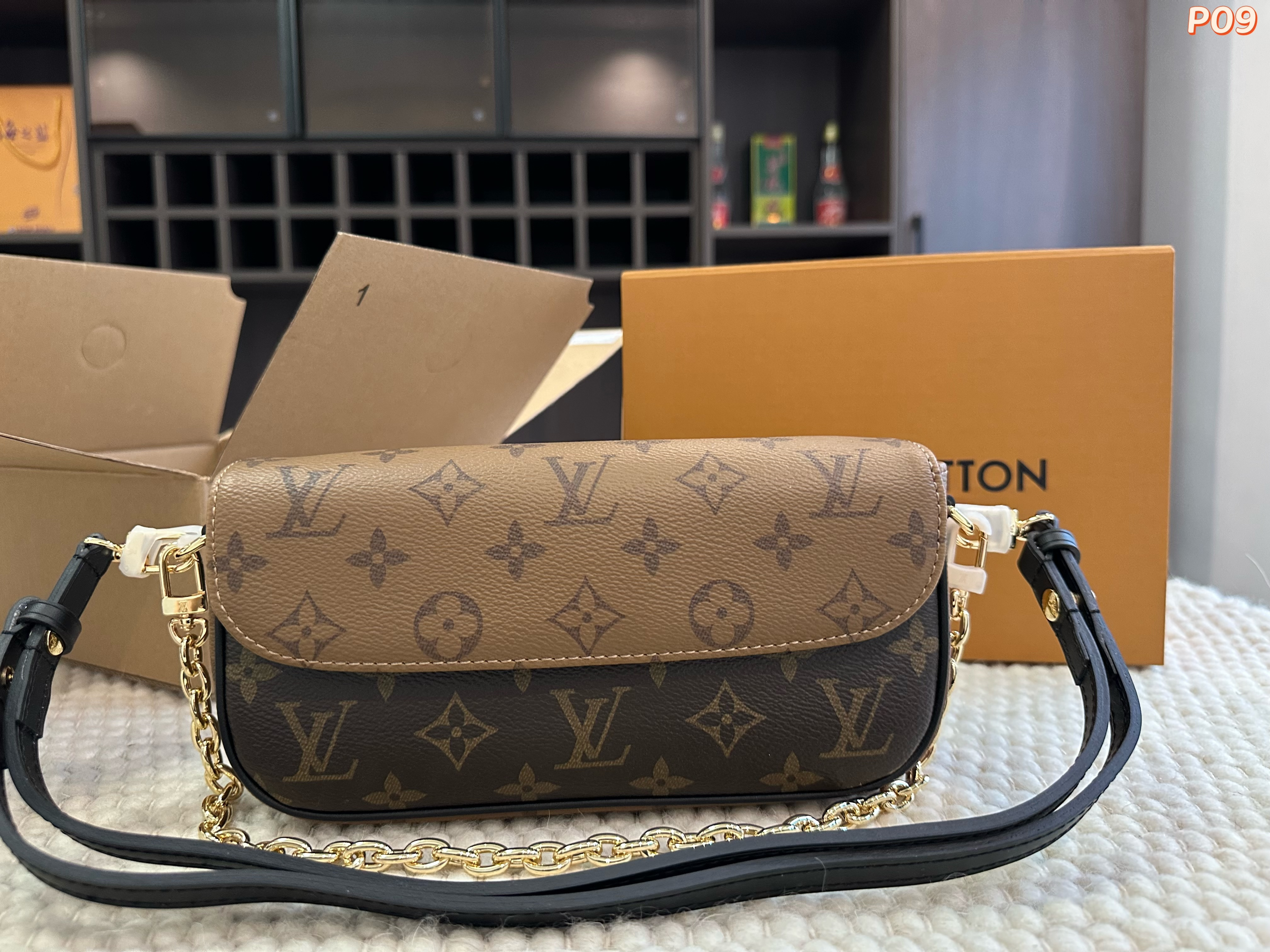 Lv Ivy WOC shoulder bag