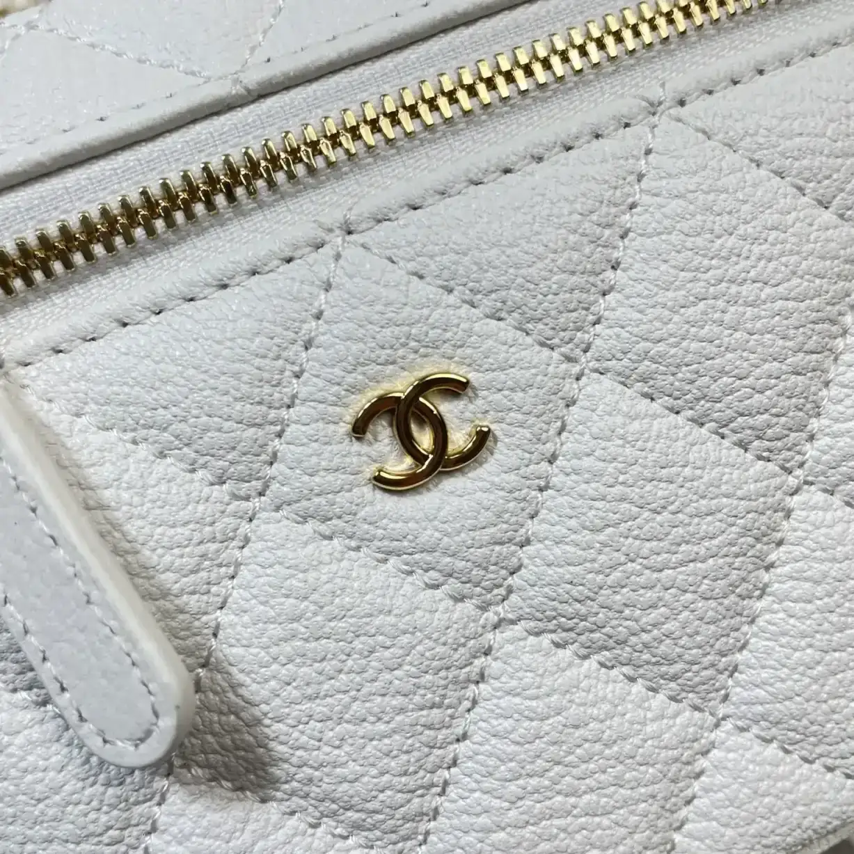 Chanel White Quilted Leather Crossbody Bag product photo from LabelPicks