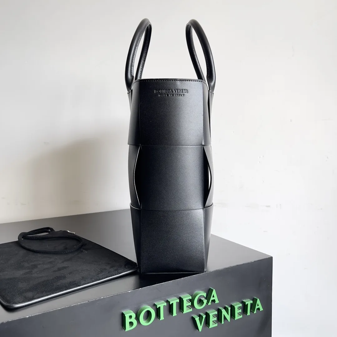 Bottega Veneta Roomy Tote Bag product photo from LabelPicks