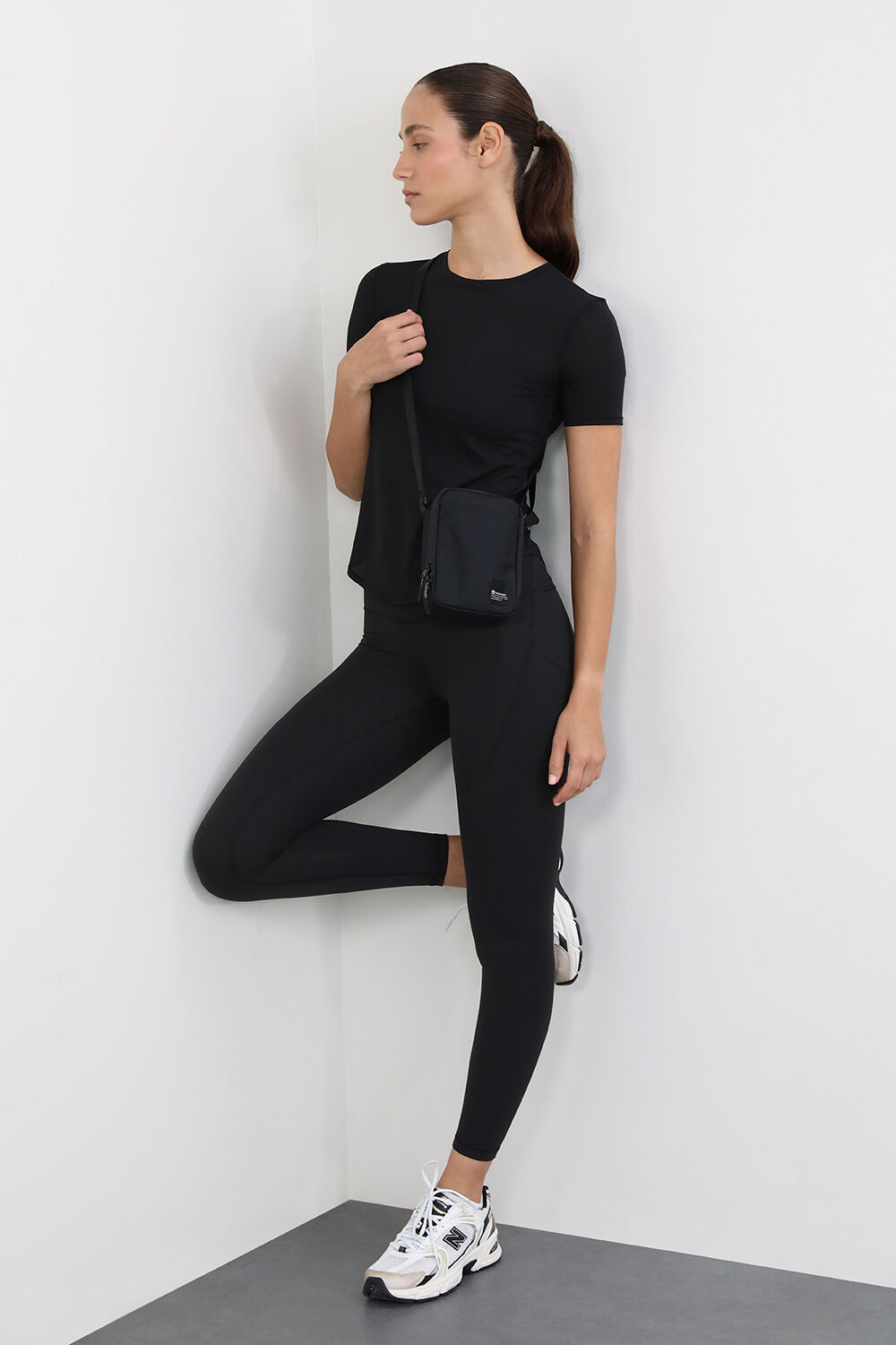 LULULEMON Wunder Train High-Rise Tight with Pockets 25
