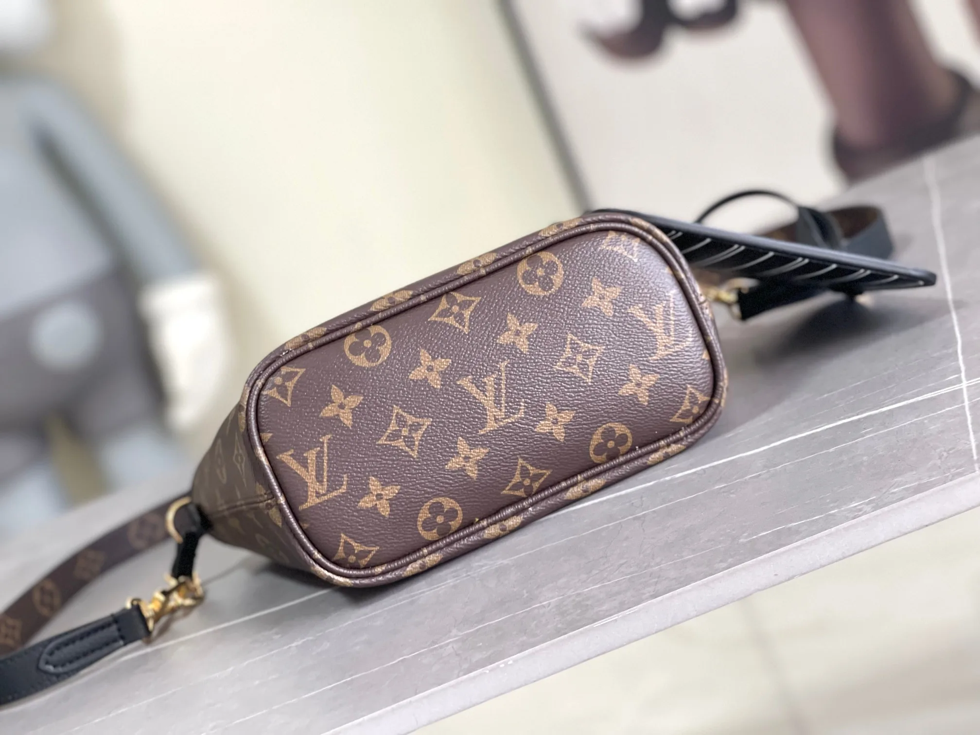 Louis Vuitton Neverfull Black Grained Leather Shoulder Bag product photo from LabelPicks