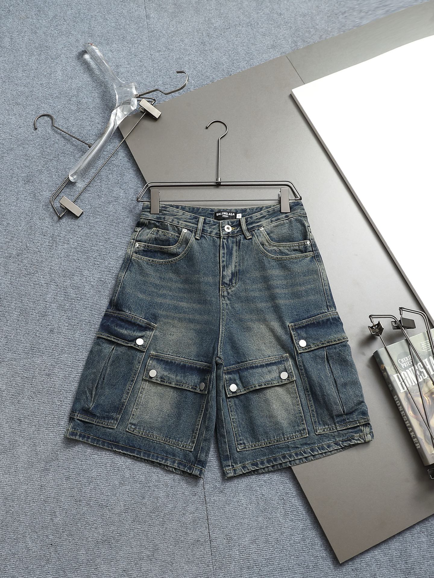 0227  Front and back flocked cross shorts